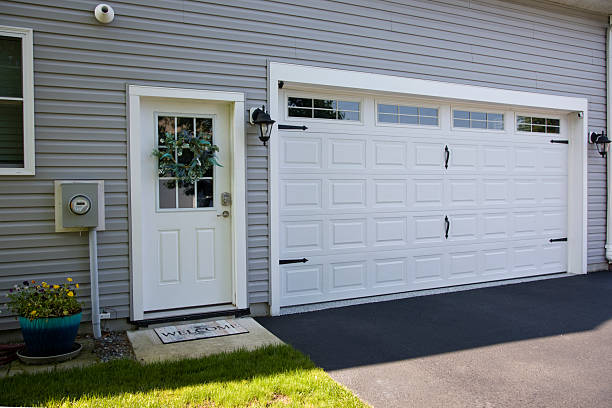 24/7 Emergency Garage Door Panel Replacement experts in Kentland, IN